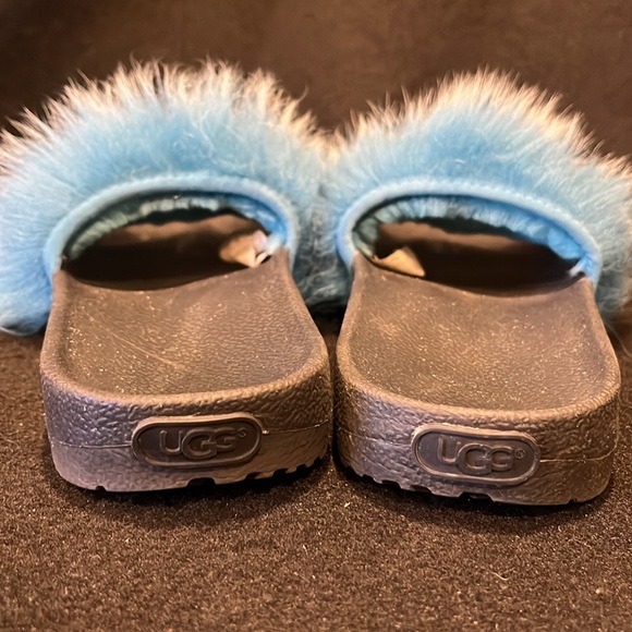 Fuzzy Ugg slides/Blue Fur/Black slides - Picture 2 of 5